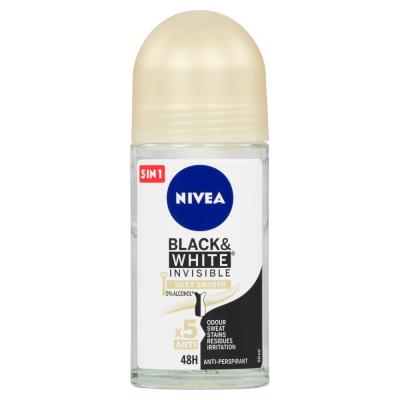 NIVEA Black &amp; White Invisible Silky Smooth Guľôčkový antiperspirant, 50 ml